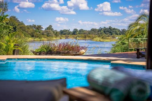 Divundu Cabin | Shametu River Lodge