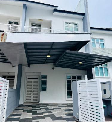 Tanjung Bungah Villa | Shamrock Bay Haven 5BR Homestay for 22pax at B Ferringghi