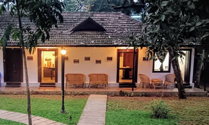 Andhakaranazhy Hotel | Shantitheeram Ayurveda