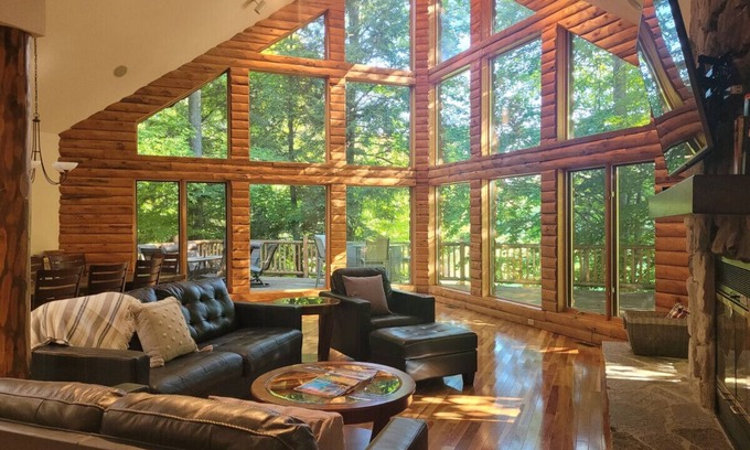 Mancelona House | Shanty Creek · Spacious 5-bdr cabin w/hot tub & golf course view!