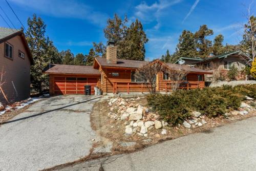 Whispering Forest House | Shasta Mountain Cabin - 1916 by Big Bear Vacations
