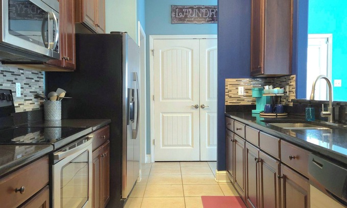 Gulfport House | Shea House with king suite