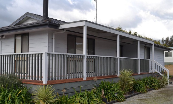 Venus Bay House | Shelby s Lodge- lovely light filled home