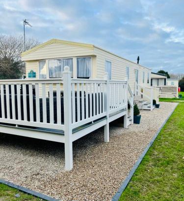 Colchester Other | Shell Beach Holiday Home Mersea Coopers Beach