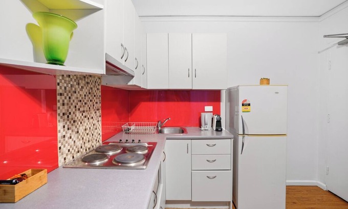 St Kilda Apartment | ShelleyStayz on Grey St