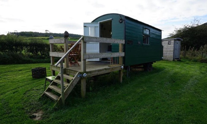 Hawick House | Shepherd's Hut Westcote