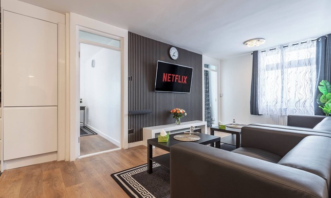 Addison Apartment | Shepherd’s Bush Haven: 4 Bed Luxury Apartment 2 minutes from Westfield Shopping.