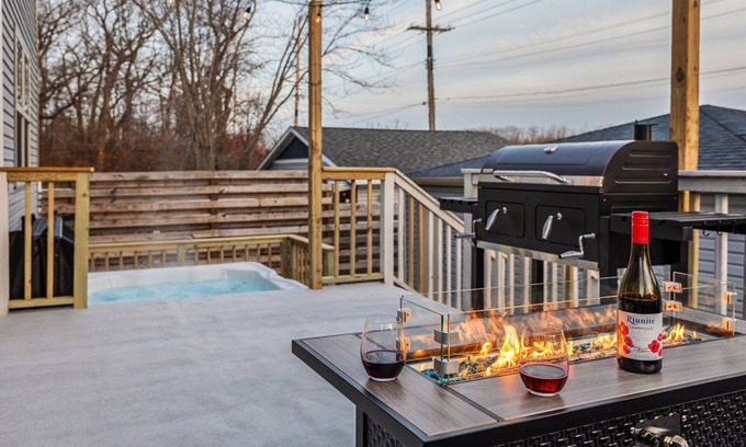 Michigan City House | Sheridan 4-Home Combo | 4 Hot Tubs + 18BR by Beach