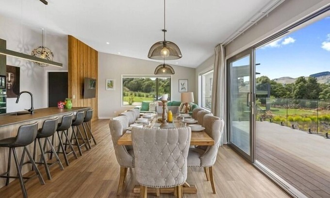 Kinloch House | Sherwood Lakeview Retreat