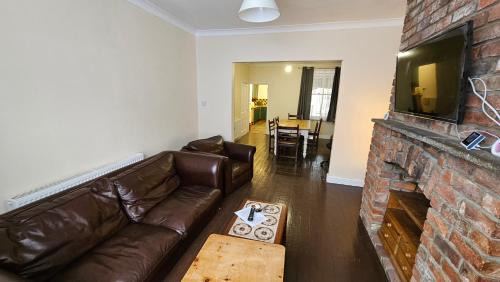 Boston House | Sherwood Terrace 3 Bedroom 1 Double Bed 4 Single Beds Entire Property Contractors Welcome