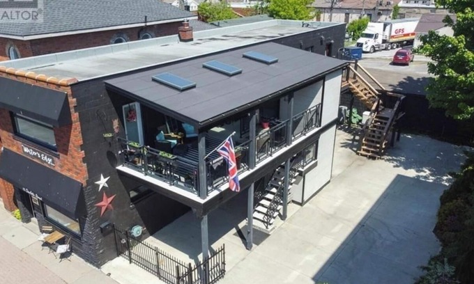 Port Colborne Apartment | Ship watching from the patio at the mouth of the Welland Canal!