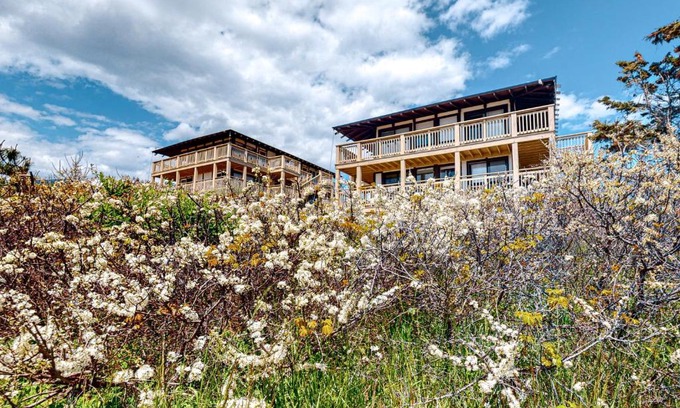 North Truro Hotel | Ships Ahoy