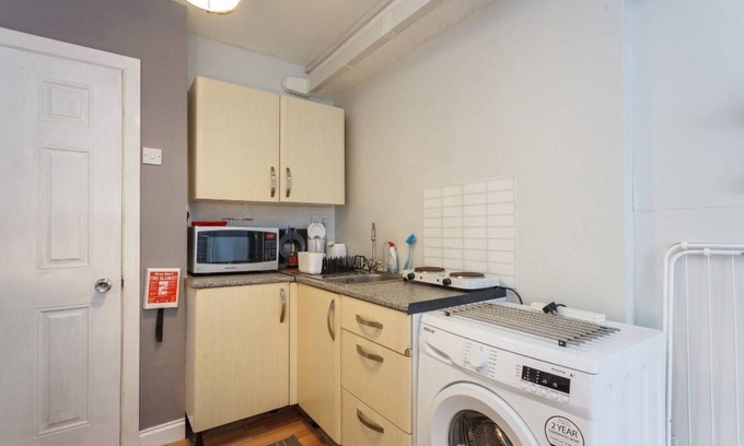 New Forest District Hotel | Shirley Apartments, Cozy Studio, 10 Min Drive to City Centre and Cruise Ship Terminals