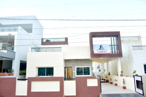 Ujjain House | Shivoham Homestay- Private Luxuary Bungalow with Parking & Lawn