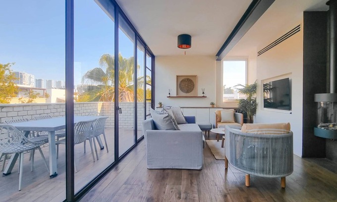 Tel Aviv City Center Apartment | Shlomo HaMelekh Topaze