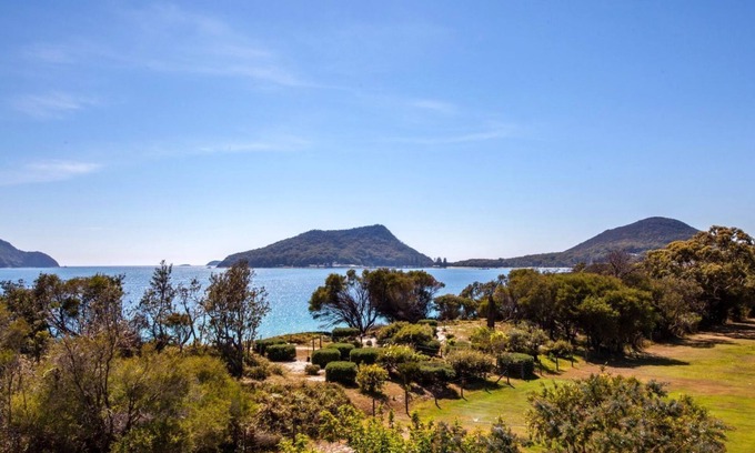 Nelson Bay Apartment | Shoalhaven 4 28 Voyager Cl - waterfront unit with stunning views and Wifi