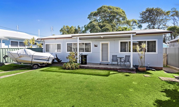 Shoalhaven Heads House | SHOALHAVEN HEADS RIVER COTTAGE. PET FRIENDLY. EARLY CHECK IN, LATE CHECK OUT