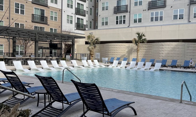 Legacy Park Apartment | Shoppers Heaven by ReneStays