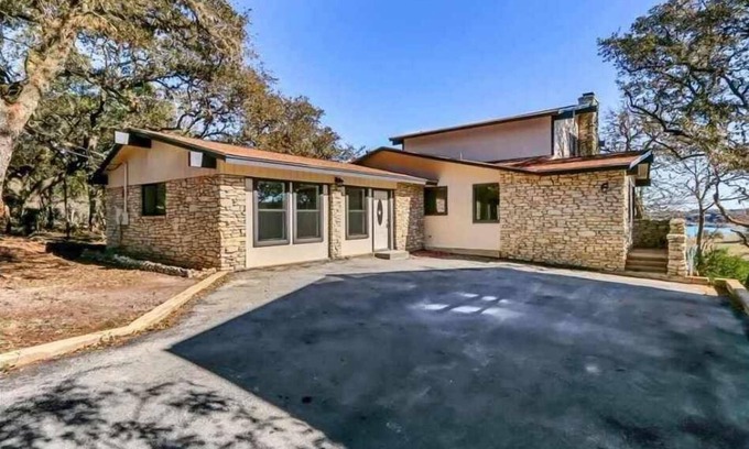 Canyon Lake House | Shore Nuff, a relaxing 4-bedroom vacation home on Canyon Lake