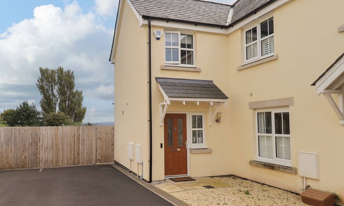 Grange-over-Sands Cottage | SHORE VIEW, country holiday cottage in Grange-Over-Sands