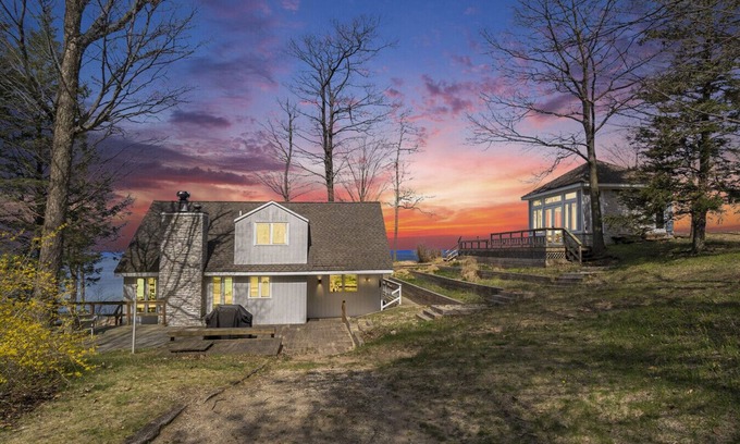 South Haven House | Shoreline Serenity of South Haven