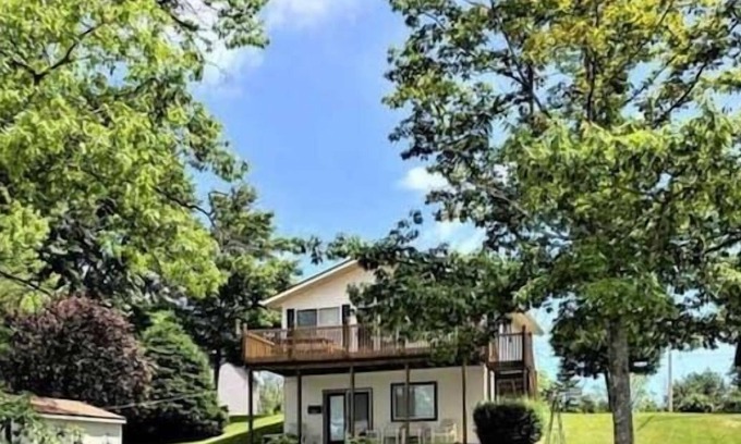 Hale House | Shorelines and sunsets