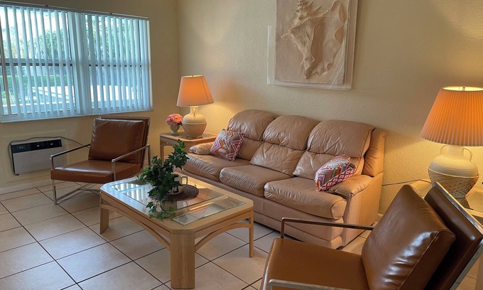 Pompano Beach Condo | Short Block To Beach And Intracoastal #205