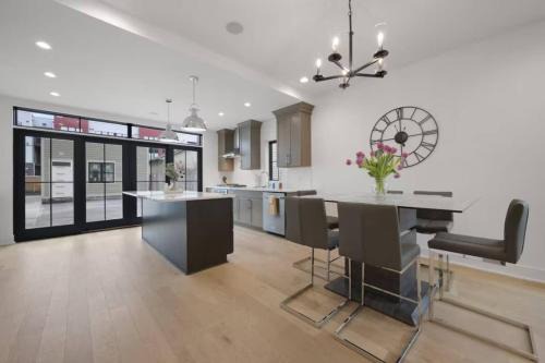 Italian Village House | Short North Convention King Bed Free Parking!