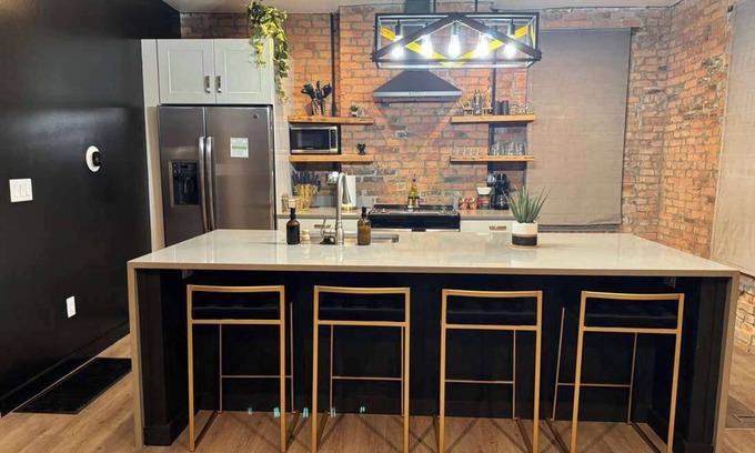 Italian Village House | Short North - Free Parking - Prime Location