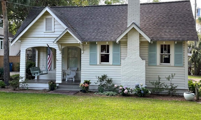 Saint Simons Island House | Short stroll to beach, restaurants and the village!