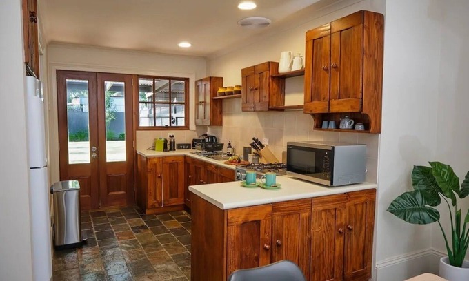 Norwood Cottage | Short Walk to The Parade and Norwood Oval