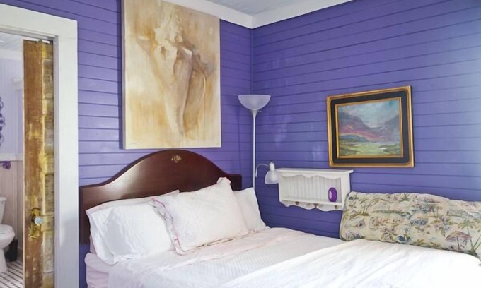 Tybee Island Cottage | Short walk to town center,restaurants, shops, entertainment, beach and river.
