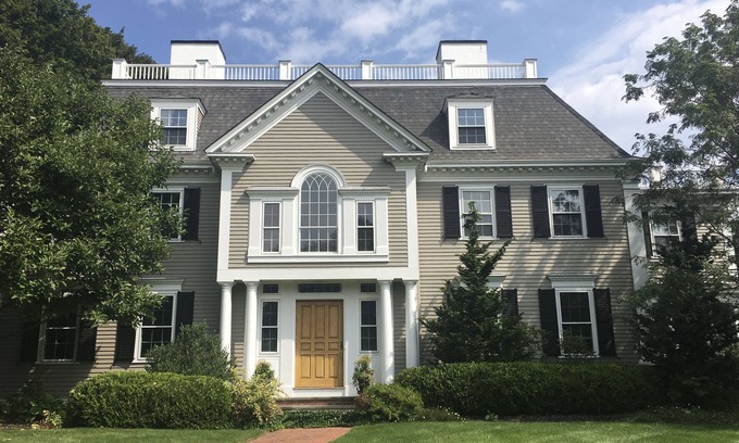 Newbury House | Showcase Home 1 mile to downtown, close to beaches, perfect for family reunions