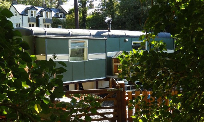 Penmaenpool House | Showman's Wagon at Coed Cae