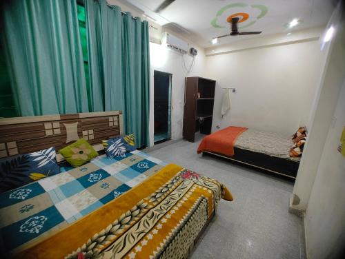 Vrindavan House | Shyama Guest House and Apartments