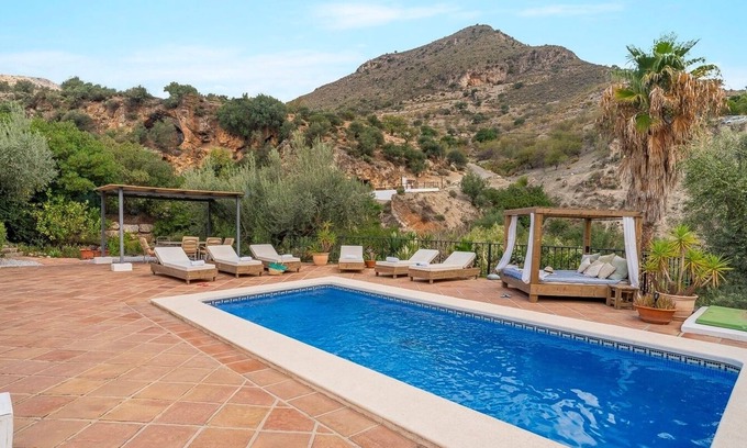 Los Cortijillos Villa | Siempre Verde Alcaucín by Ruralidays