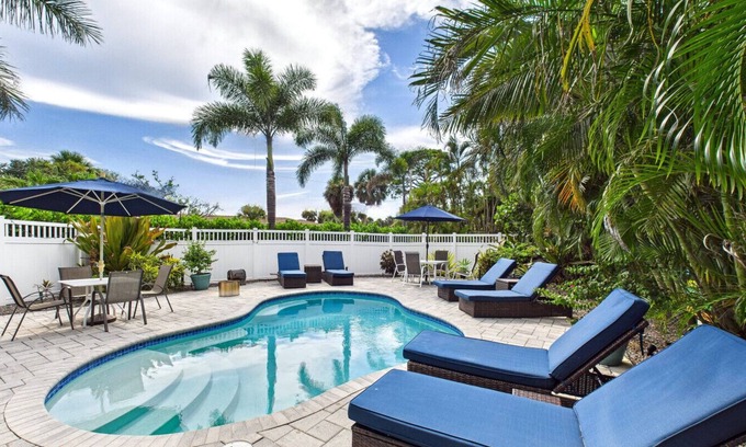 Siesta Key House | Siesta Sunsets | Tropical Getaway