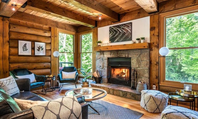 Lac-Superieur Ski Chalet | Signature Chalet | Spa, Sauna & Fireplace at Eko59