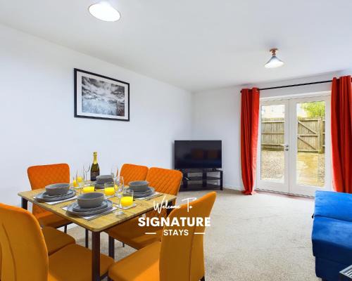 Cheltenham House | Signature Stays Accomodation - Cheltenham - 4-Bed With Parking - Ideal For Contractors & Long Stays
