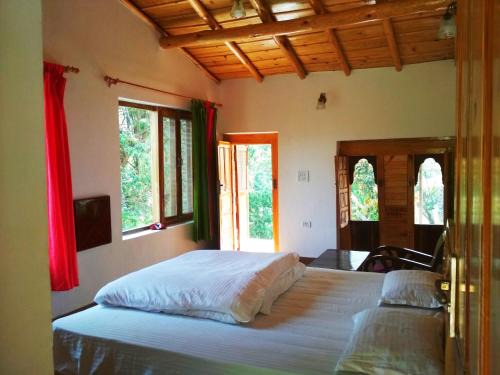 Kaul House | Silent Valley- Alchauna Kumaoni House along river Kalsa