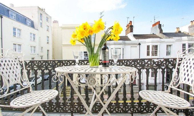 Brighton City Centre Cottage | Sillwood Balcony Apartment Central by Brighton Holiday Lets