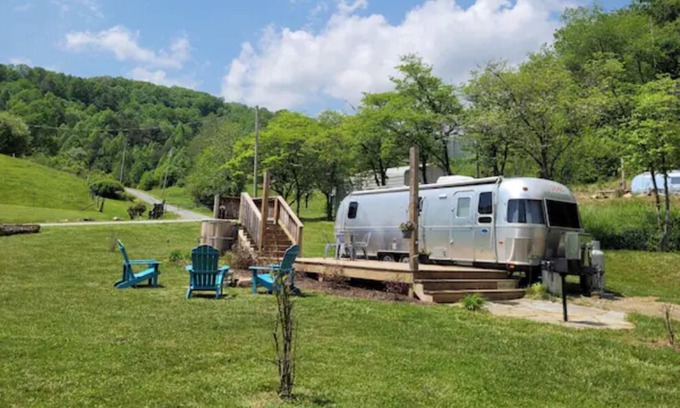 Cherokee House | Silver Cabin 1- Restored Airstream right next to GSMNP!