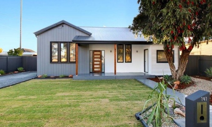 Broken Hill House | Silver City Luxe, 4 bedroom, 2 bath, perfect for couples, families, or groups