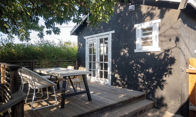 Silver Lake House | Silverlake's Bali Bungalow - ideal location, private balcony, A/C, free laundry!