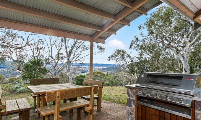 Crackenback Apartment | Silvertop Apartment capturing the beautiful mountain and lake views