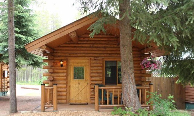 Coram Cabin | Silverwolf Log Chalet Resort