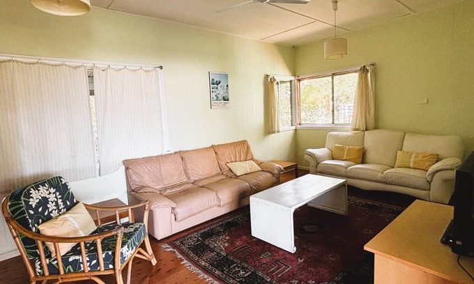 Currarong House | Simple beach house close to Rockpool and Bosom Beach