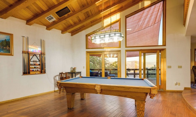 Keene House | ‘Simple Life Ranch’ w/Hot Tub & Sauna in Keene!