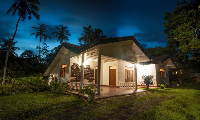 Hikkaduwa House | Simple & Peaceful Private Homestay! Surrounded by nature and close to the beach.