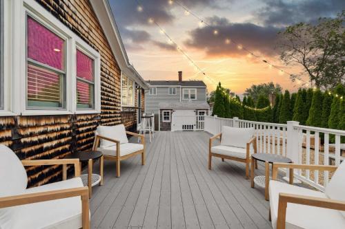 Newburyport House | Simple Retreat 2 Min Walk to Beach AC Firepit